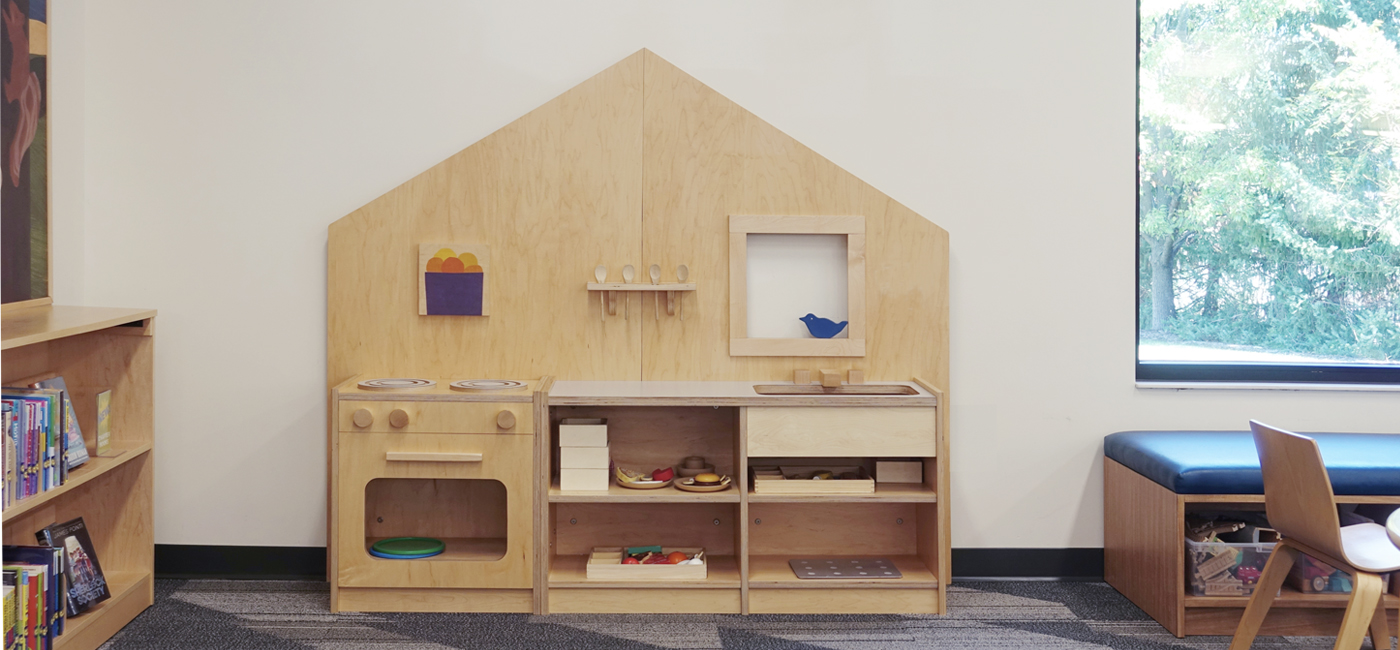 PLAY Kitchen with bird in the window